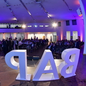 Feel-Photo HOCHWERTIGE PORTRAIT-, BUSINESS- & EVENTFOTOGRAFIE AUS EINER HAND! 011