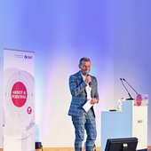 Feel-Photo HOCHWERTIGE PORTRAIT-, BUSINESS- & EVENTFOTOGRAFIE AUS EINER HAND! 014