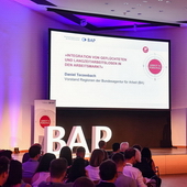 Feel-Photo HOCHWERTIGE PORTRAIT-, BUSINESS- & EVENTFOTOGRAFIE AUS EINER HAND! 015