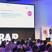 Feel-Photo HOCHWERTIGE PORTRAIT-, BUSINESS- & EVENTFOTOGRAFIE AUS EINER HAND! 022